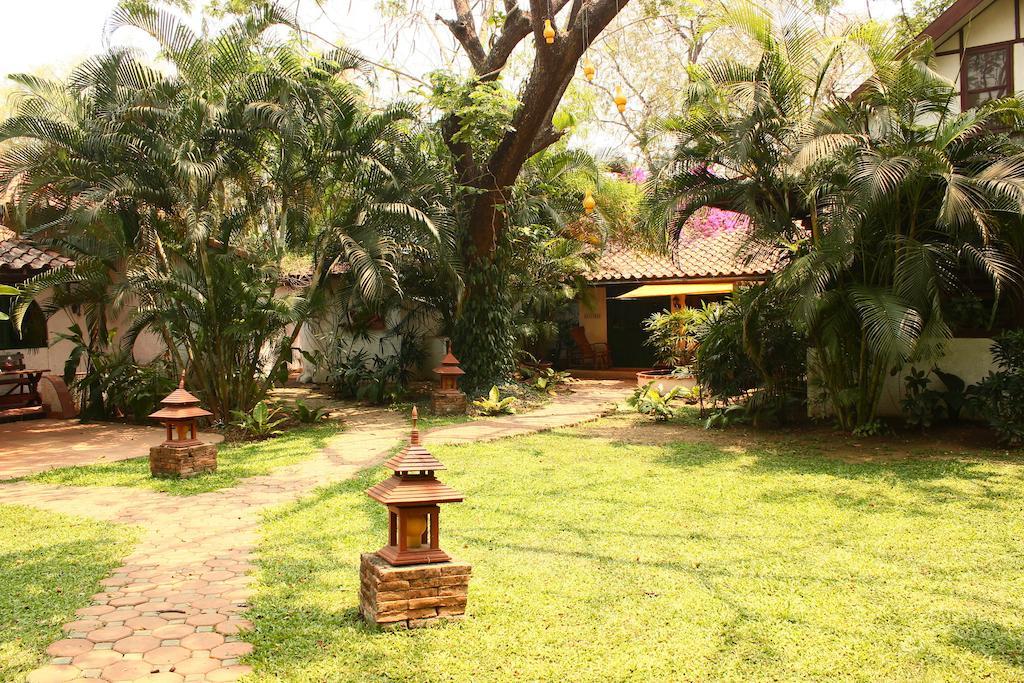Отель Secret Garden Chiangmai San Kamphaeng Экстерьер фото
