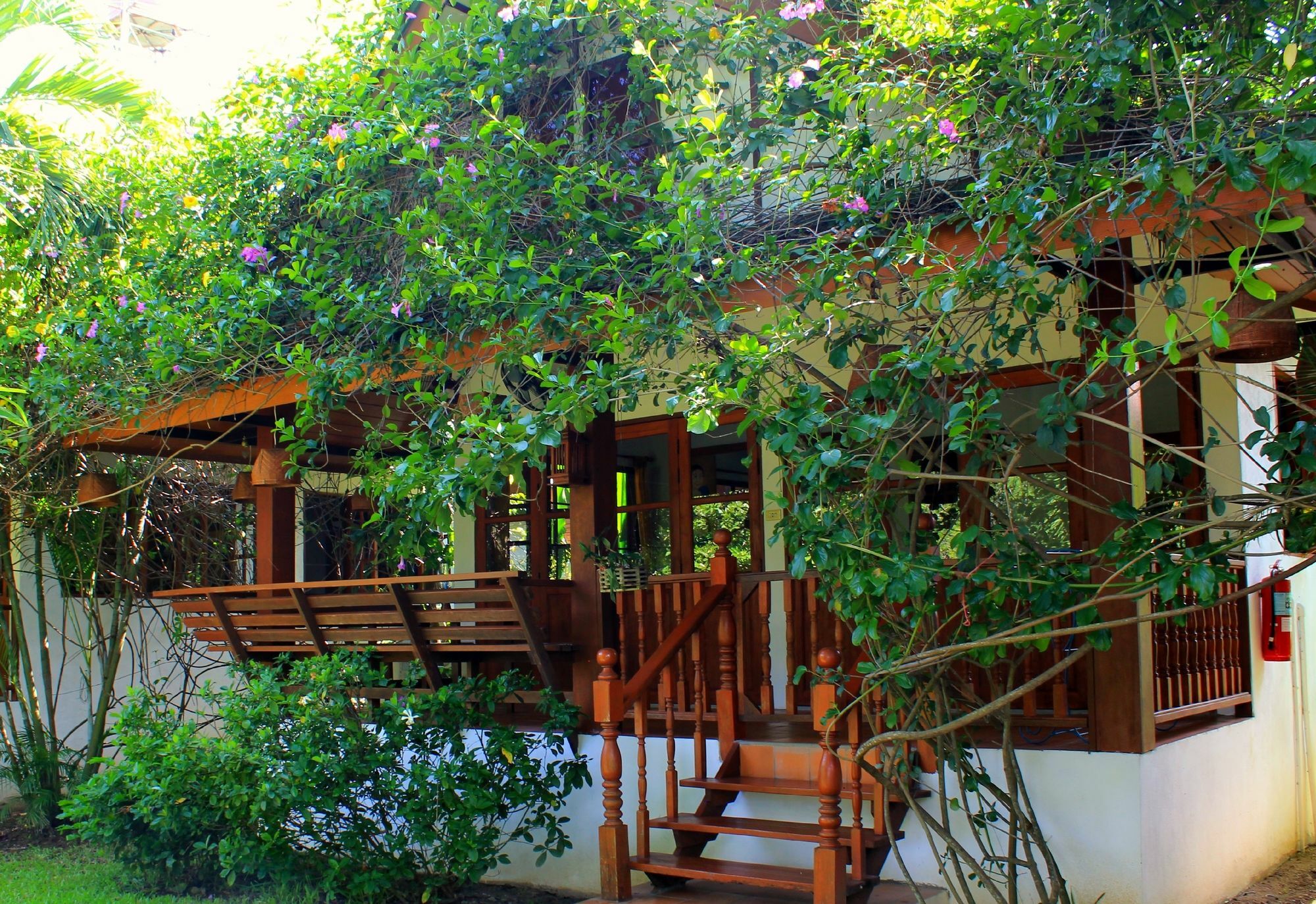 Отель Secret Garden Chiangmai San Kamphaeng Экстерьер фото