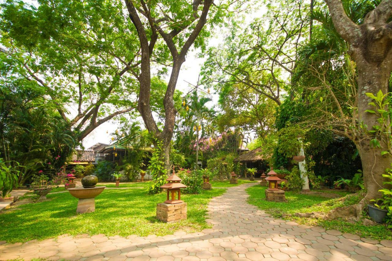Отель Secret Garden Chiangmai San Kamphaeng Экстерьер фото